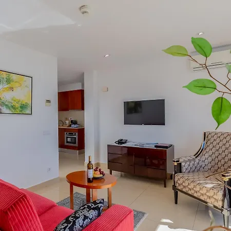 Monicca Collection Suites&resi Hotel 4*