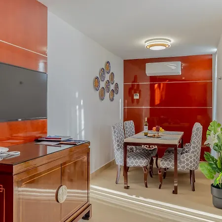 Monicca Collection Suites&resi Hotel 4*