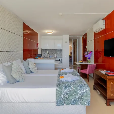 ホテル Monicca Collection Suites&resi 4*