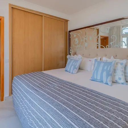 Monicca Collection Suites&resi ホテル 4*