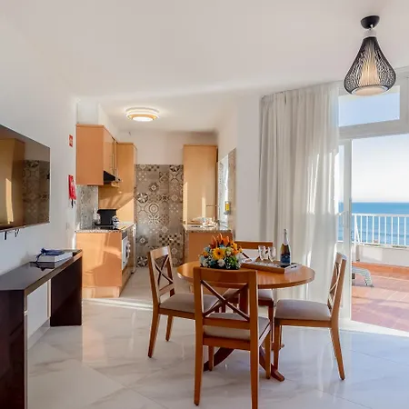 호텔 Monicca Collection Suites&resi 4*