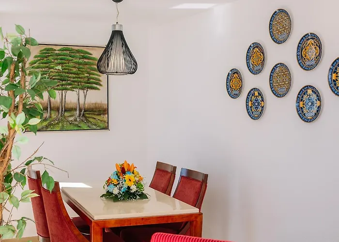 Monicca Collection Suites&resi 酒店