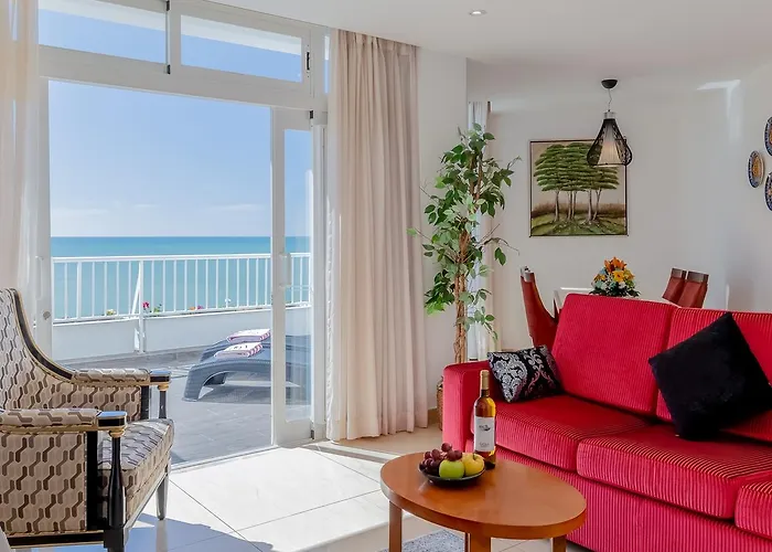 Monicca Collection Suites&resi