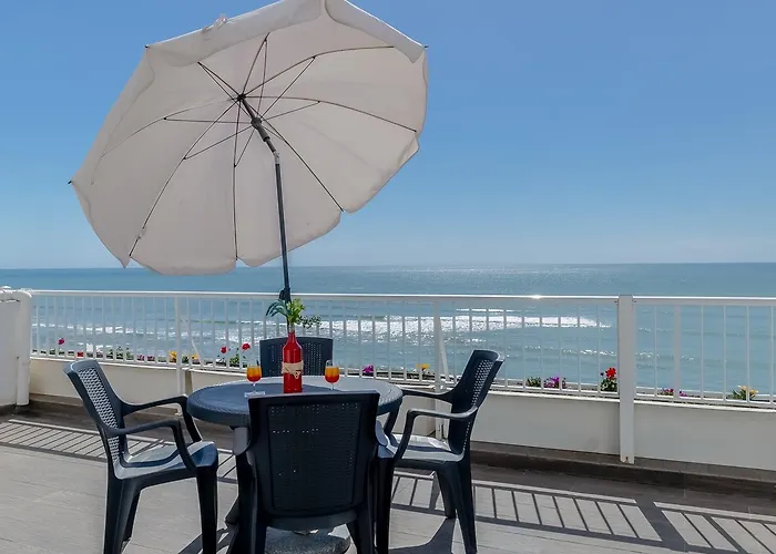 فندق Monicca Collection Suites&resi 4*