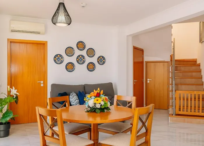 酒店 Monicca Collection Suites&resi 4*